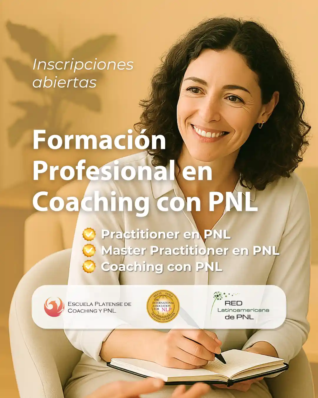 persona sonríe debajo de la leyenda "profesionalizá tu vocación de ayudar"
